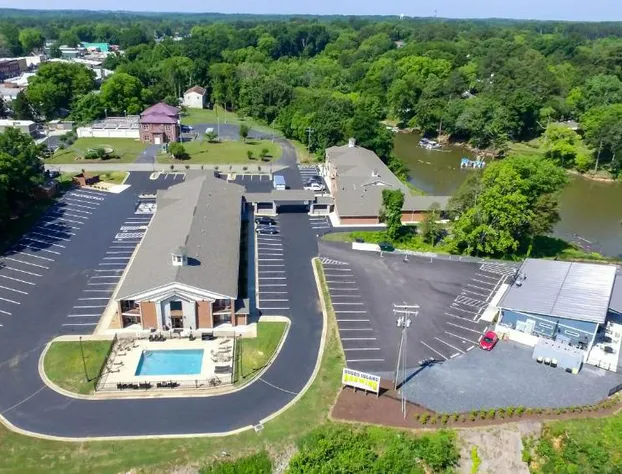 Clarion Pointe on the lake Clarksville-South Hill West hotel detail image 4