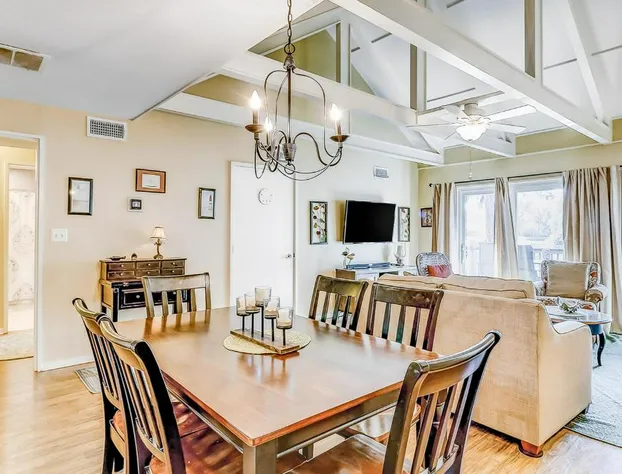 Queens Grant 717 hotel detail image 4