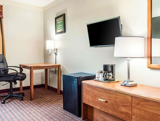 Travelers Lodge & Suites hotel detail image 3