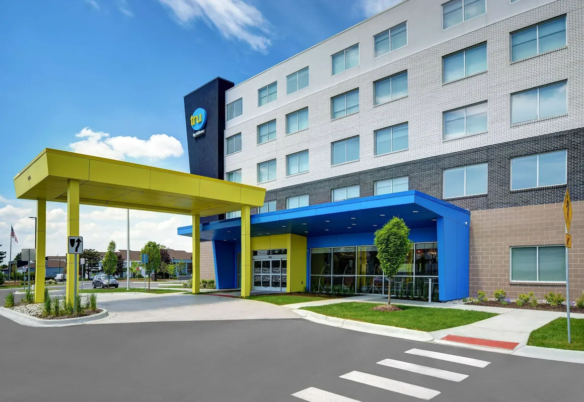 Tru by Hilton Troy Detroit hotel hero