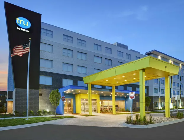 Tru by Hilton Troy Detroit hotel detail image 1