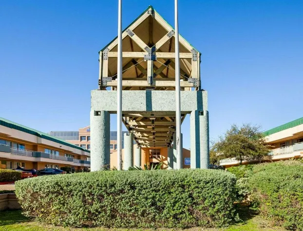 Rodeway Inn & Suites South of Fiesta Park hotel detail image 2