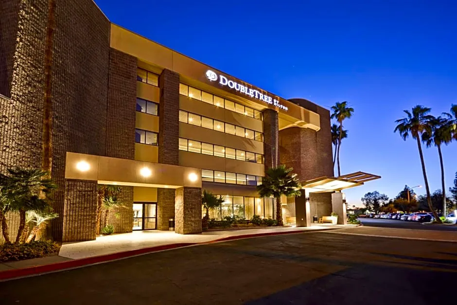 Doubletree By Hilton Phoenix North hotel hero