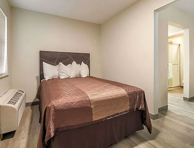 Quality Inn & Suites Dallas - Cityplace hotel detail image 3