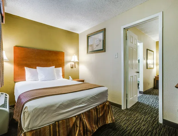 Quality Inn & Suites Dallas - Cityplace hotel detail image 3