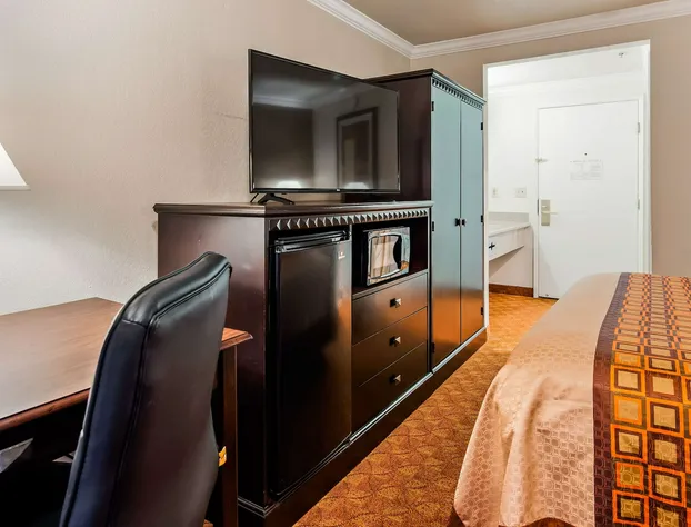 Lompoc Valley Inn And Suites hotel detail image 4