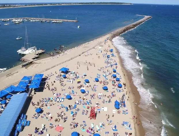 Ballard's hotel detail image 4