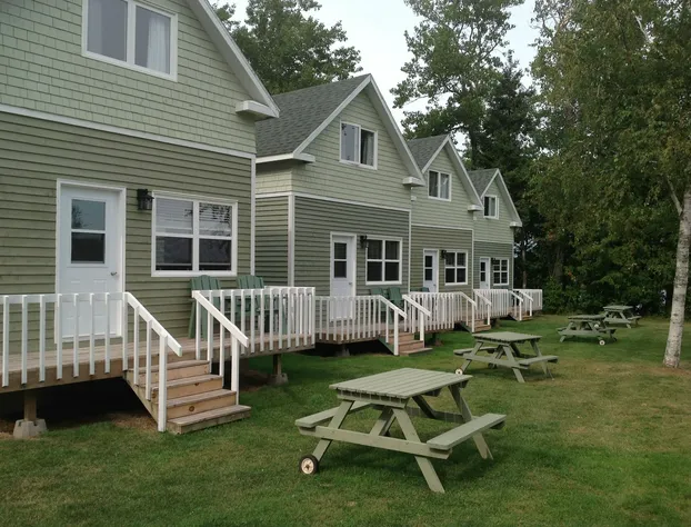 Briarwood Coastal Cottages & Lodge hotel detail image 4