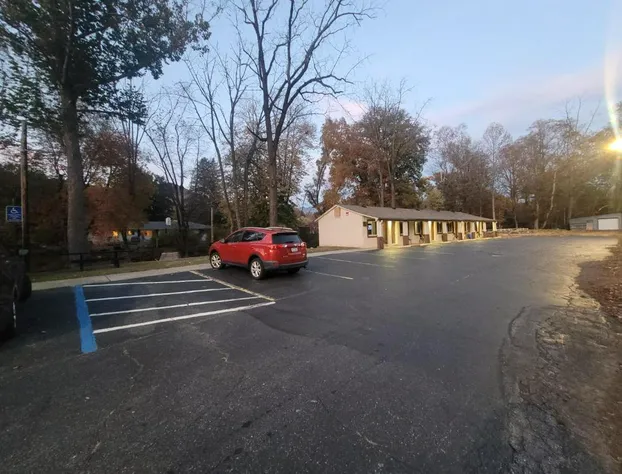 Economy Inn Sylva hotel detail image 4