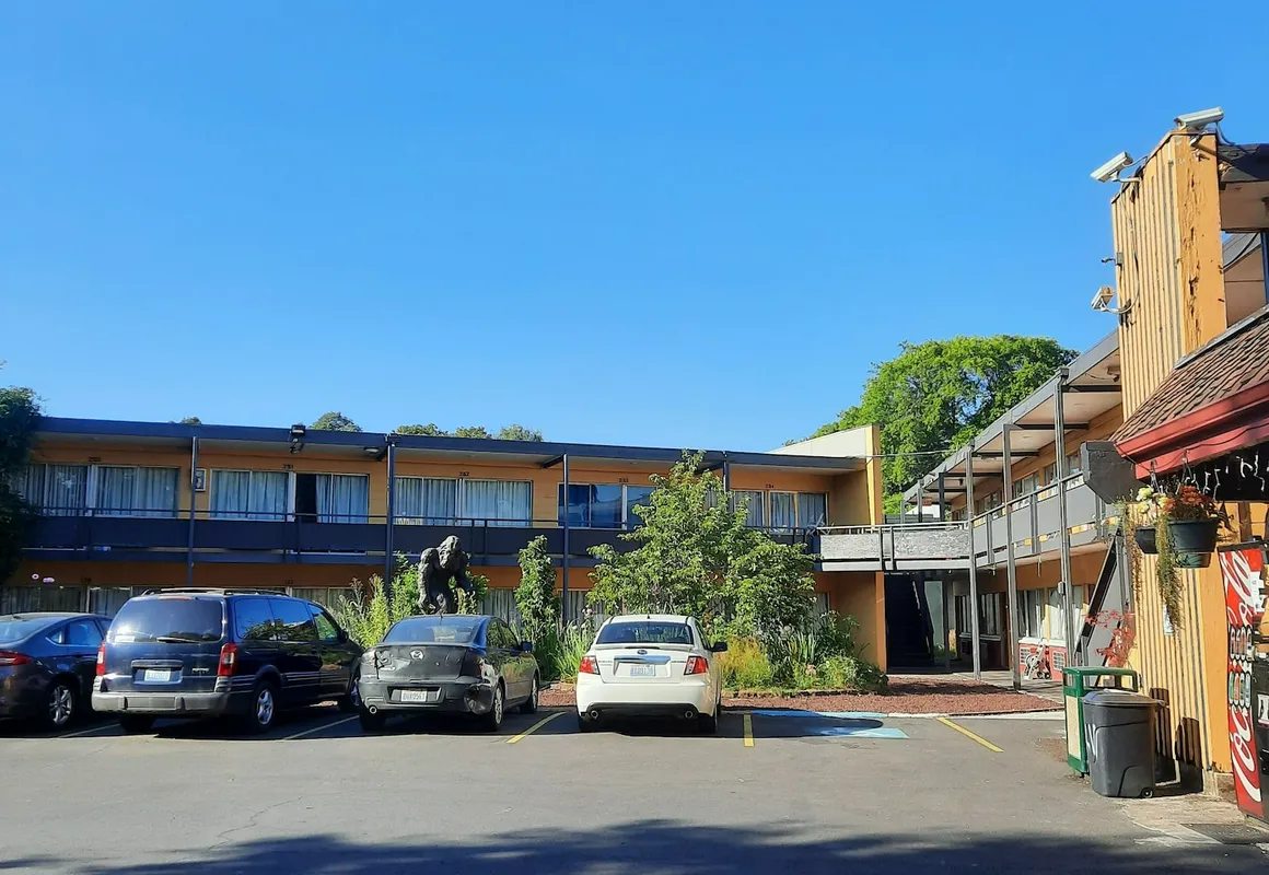 Longview Inn hotel hero