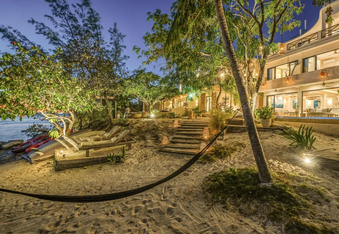 Lola by Coco B Isla hotel hero