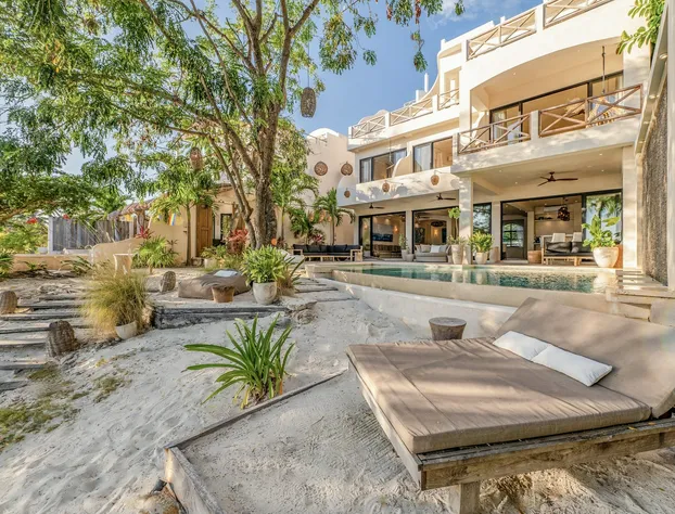 Lola by Coco B Isla hotel detail image 3