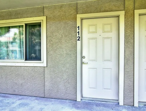Courtyard #112 1 Bedroom Condo By Redawning hotel detail image 1
