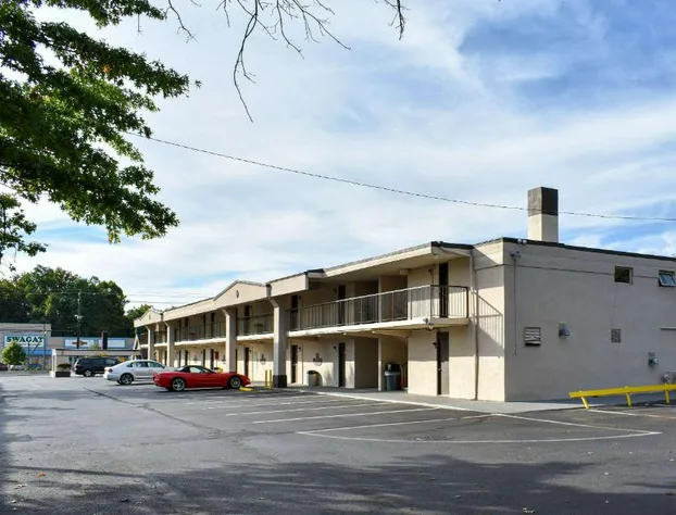 Econo Lodge Inn & Suites Bordentown hotel detail image 2