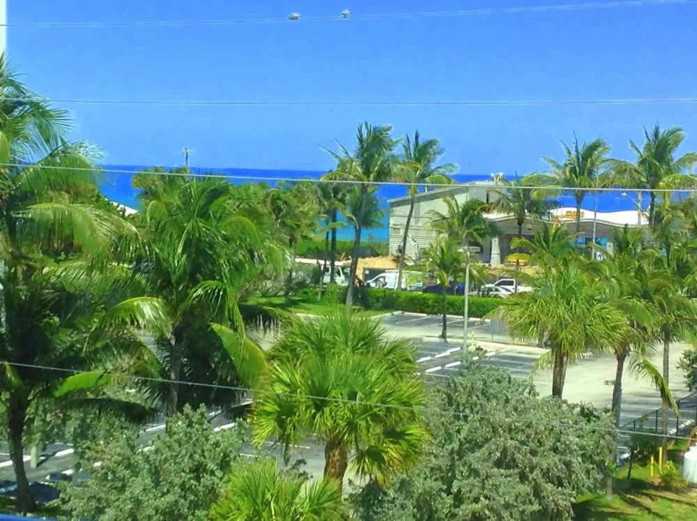 Vistalmar Beach Resort hotel hero