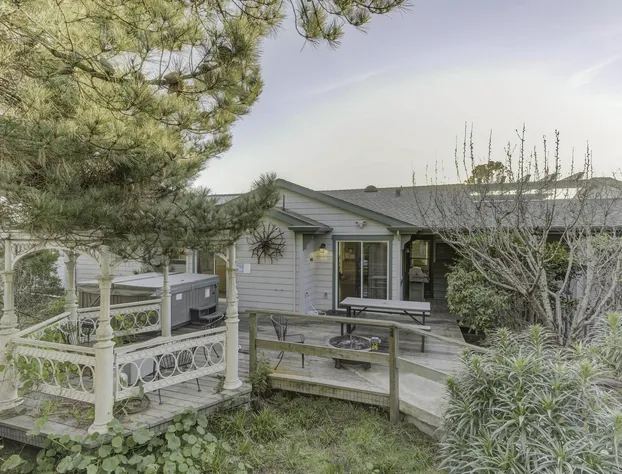 Hilton House in Gualala With Ocean Views 3 Bedroom Home by Redawning hotel detail image 1