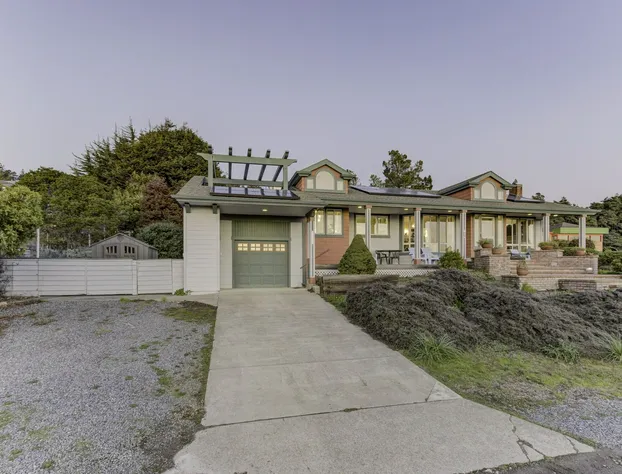 Hilton House in Gualala With Ocean Views 3 Bedroom Home by Redawning hotel detail image 4