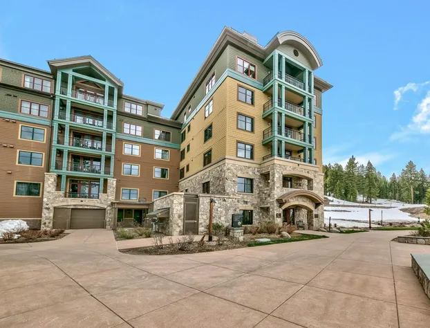 Must See Luxury Vacation - Sleeps 10 4 Bedroom Condo by RedAwning hotel detail image 3