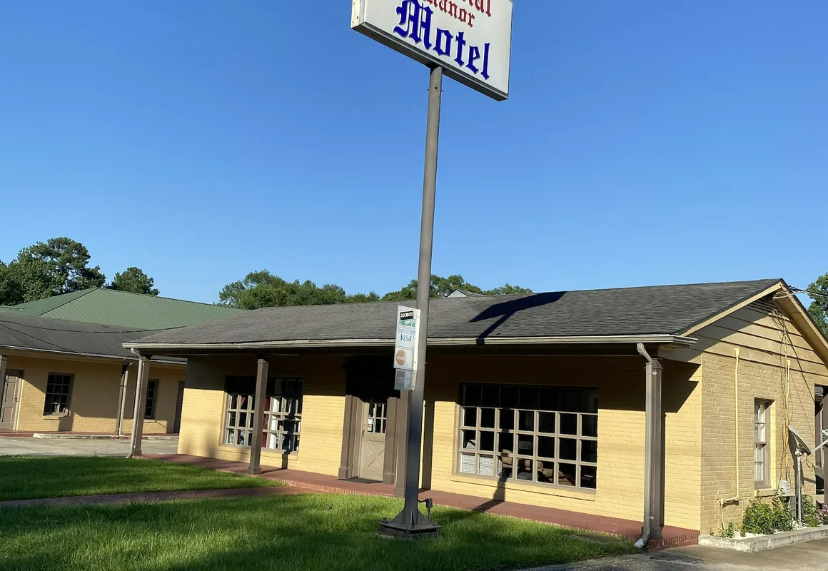 Colonial Manor Motel hotel hero