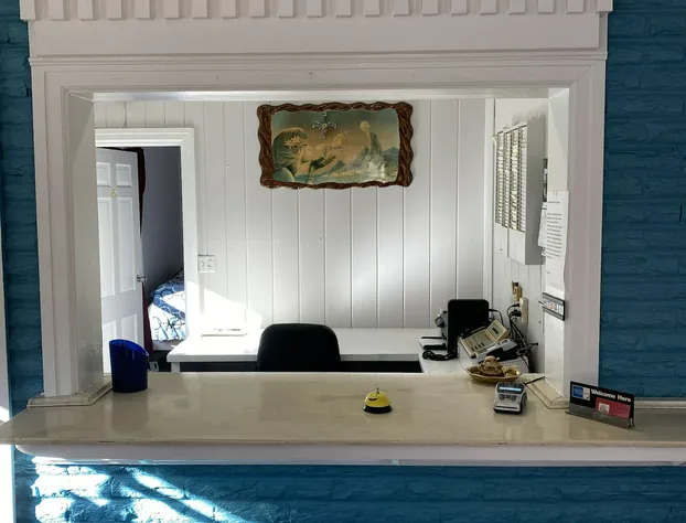 Colonial Manor Motel hotel detail image 4