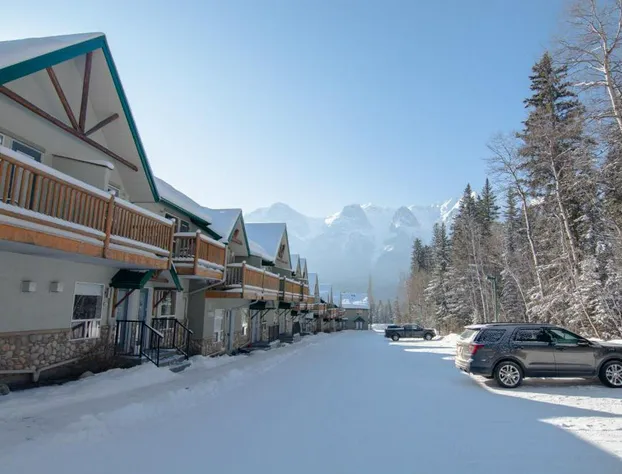 Banff Woods Lodge hotel detail image 2