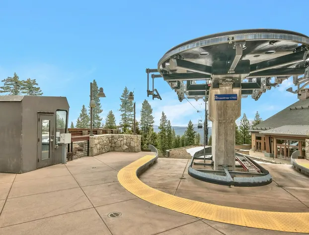 Mid-Mountain Luxury At Northstar 2 Bedroom Condo By Redawning hotel detail image 4