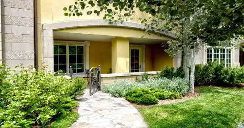 Ritz Carlton #5 2 Bedroom Condo by RedAwning hotel detail image 2