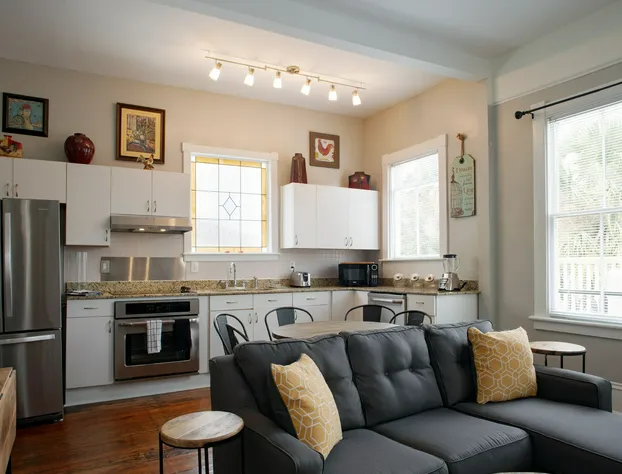 Huge 5 bedroom 5 bath Home in Savannah hotel detail image 4