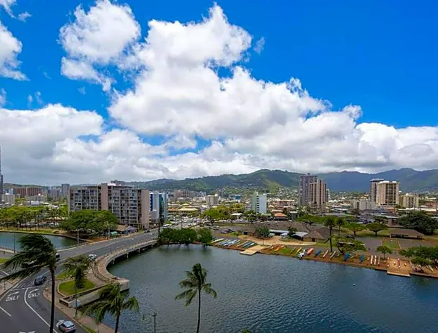 Modern Waikiki Sleek Studio hotel detail image 1