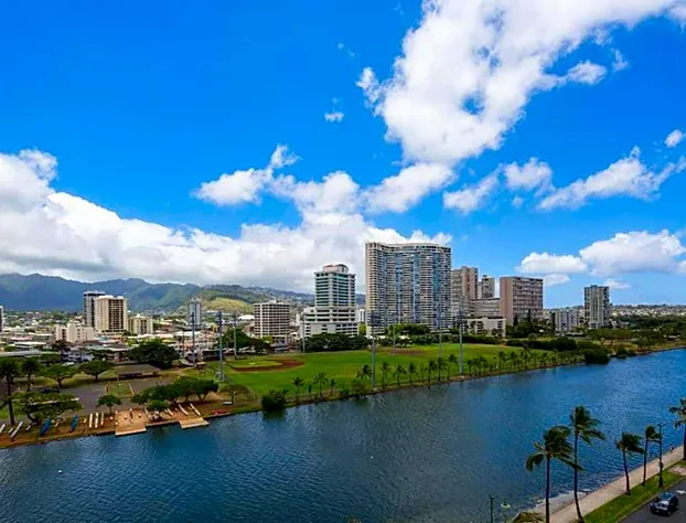 Modern Waikiki Sleek Studio hotel detail image 2