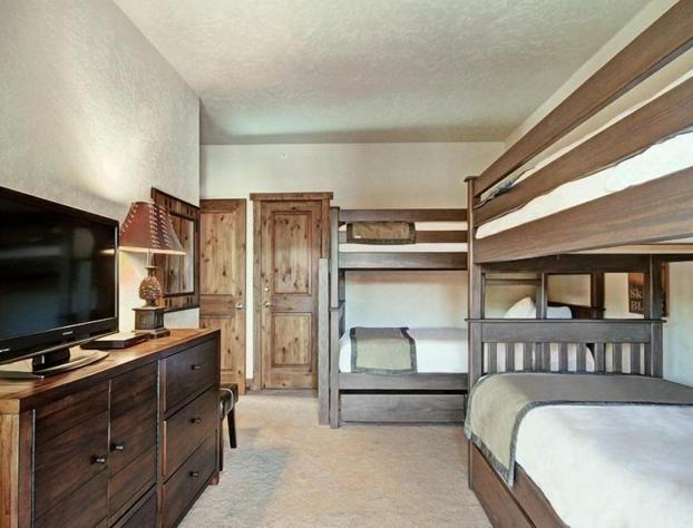 3 Bedroom Ski in, Ski out Mountain Vacation Rental Located Next to Historic Main Street in Downtown Breckenridge hotel detail image 3