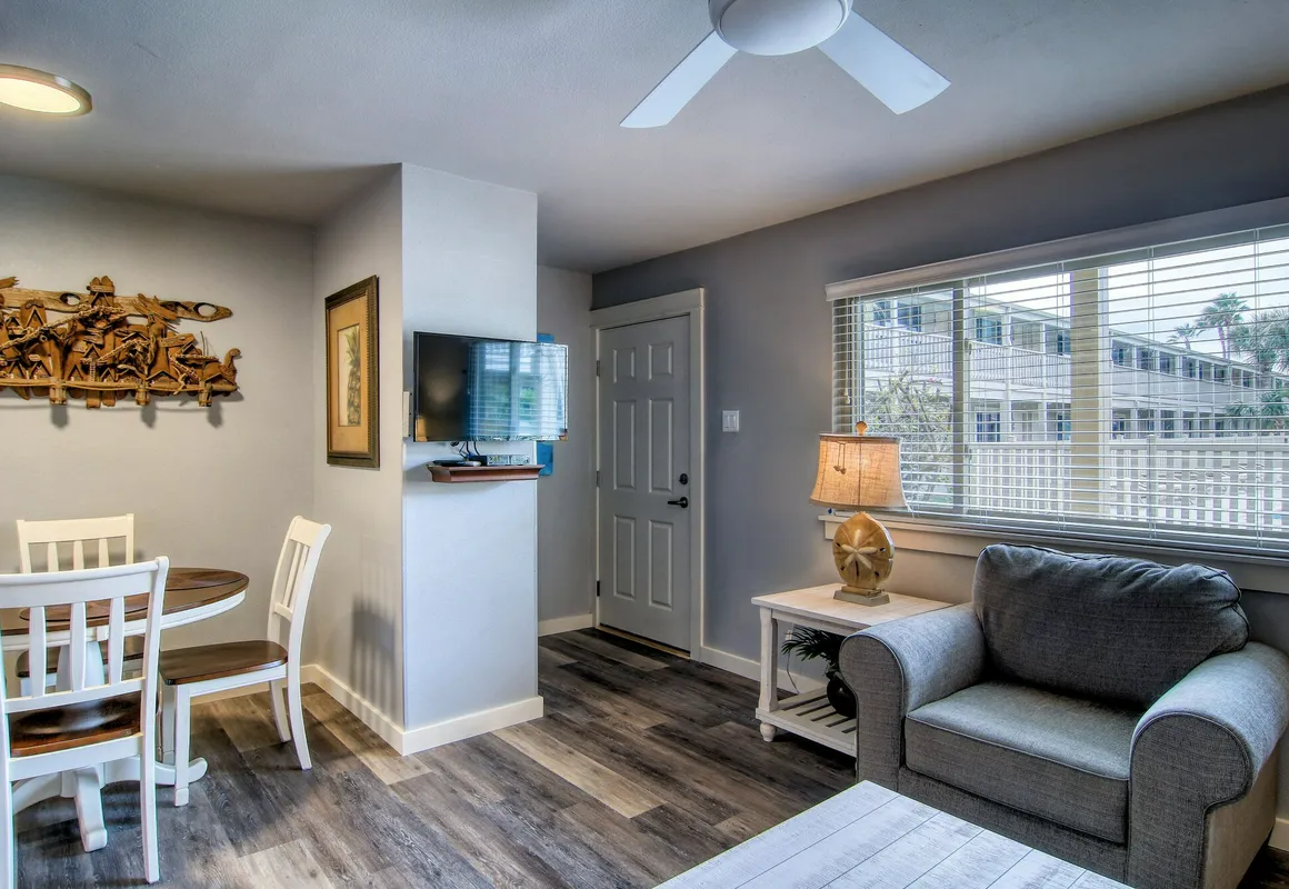 Courtyard #103 1 Bedroom Condo By Redawning hotel hero