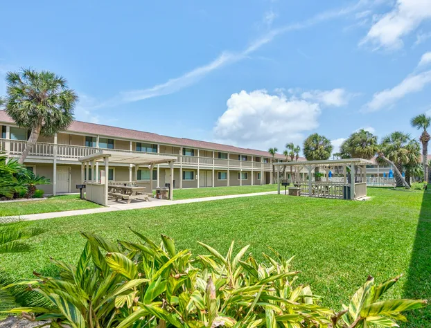 Courtyard #203 1 Bedroom Condo By Redawning hotel detail image 2