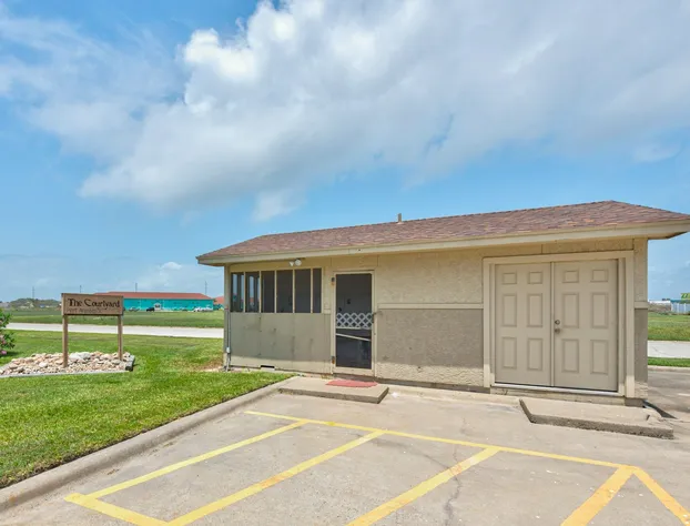 Courtyard #203 1 Bedroom Condo By Redawning hotel detail image 3