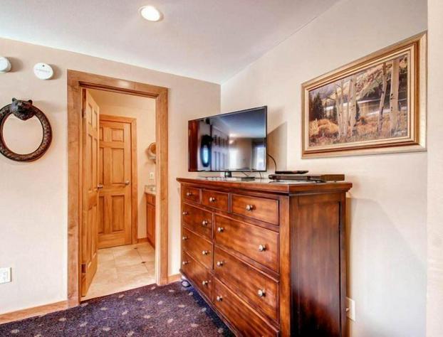 1 Bedroom Ski in, Ski out Mountain Vacation Rental Located Next to Historic Main Street in Downtown Breckenridge hotel detail image 4