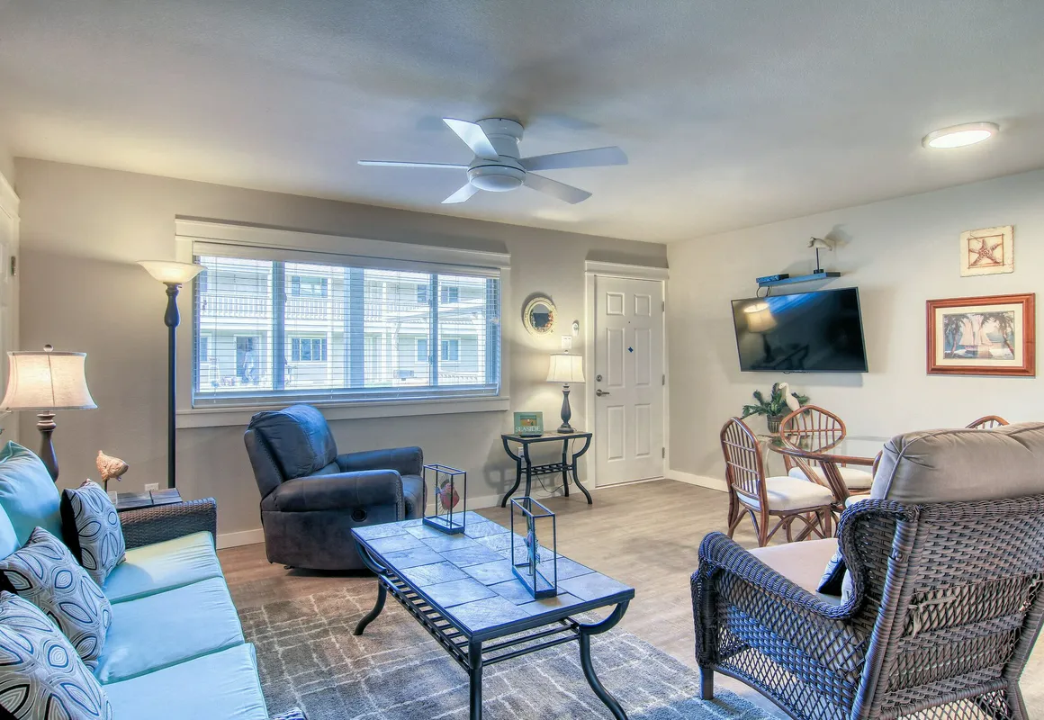 Courtyard #114 1 Bedroom Condo By Redawning hotel hero