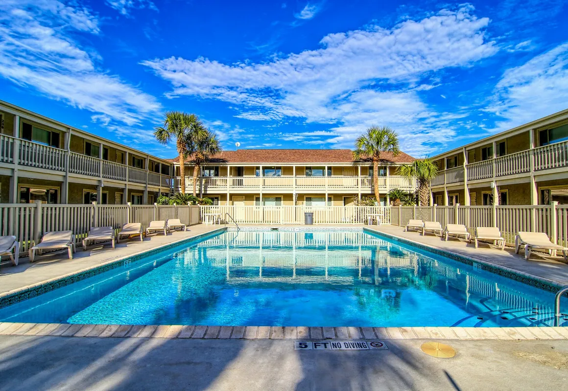 Courtyard #129 Studio Bedroom Condo By Redawning hotel hero