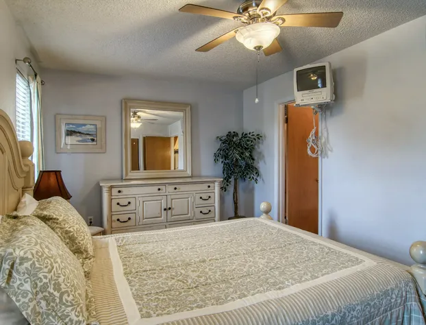 Courtyard #209 1 Bedroom Condo By Redawning hotel detail image 4