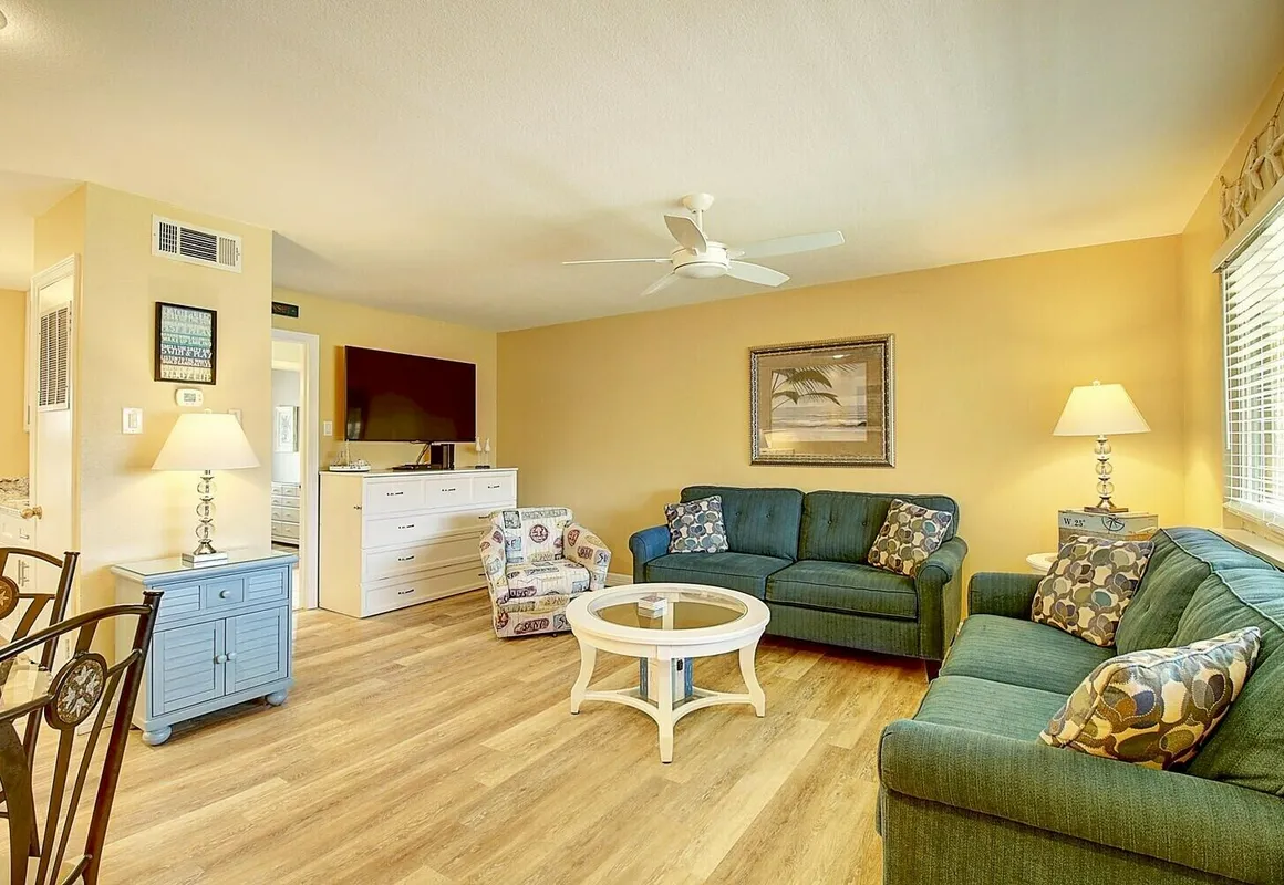 Courtyard #218 1 Bedroom Condo By Redawning hotel hero