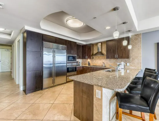 Turquoise C407 hotel detail image 1