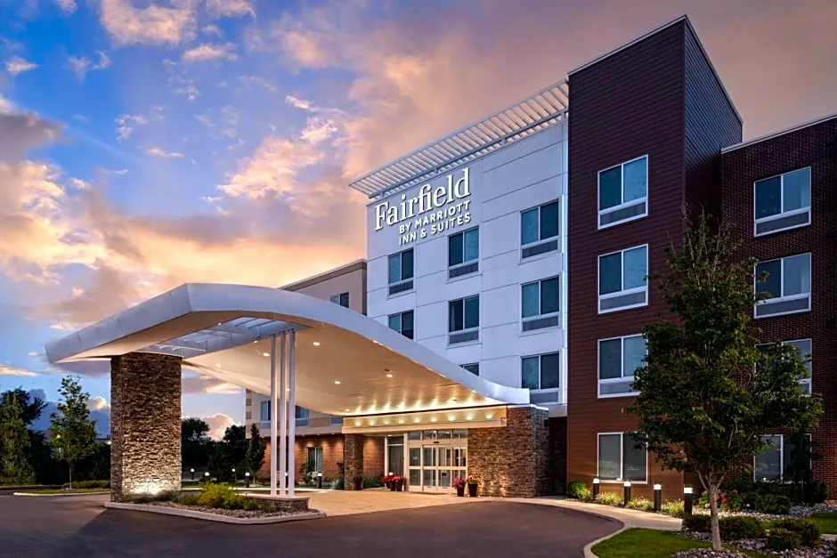 Fairfield Inn & Suites by Marriott Cleveland Tiedeman Road hotel hero