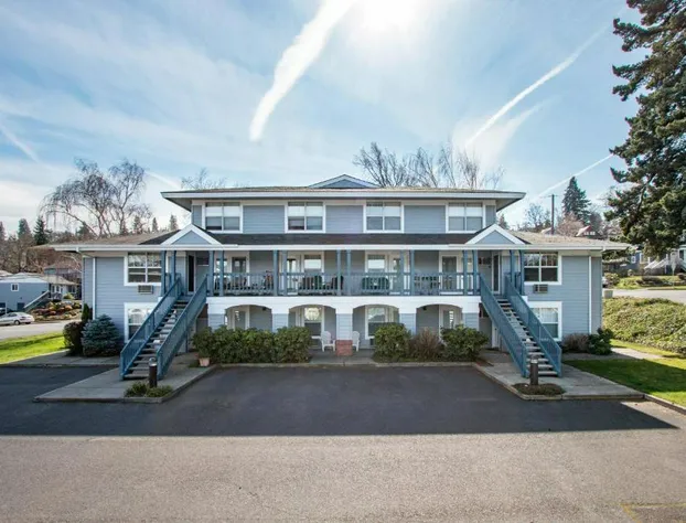 09 Lodge hotel detail image 1