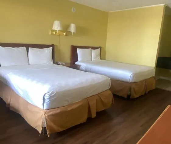 Evergreen Plaza Inn hotel detail image 1