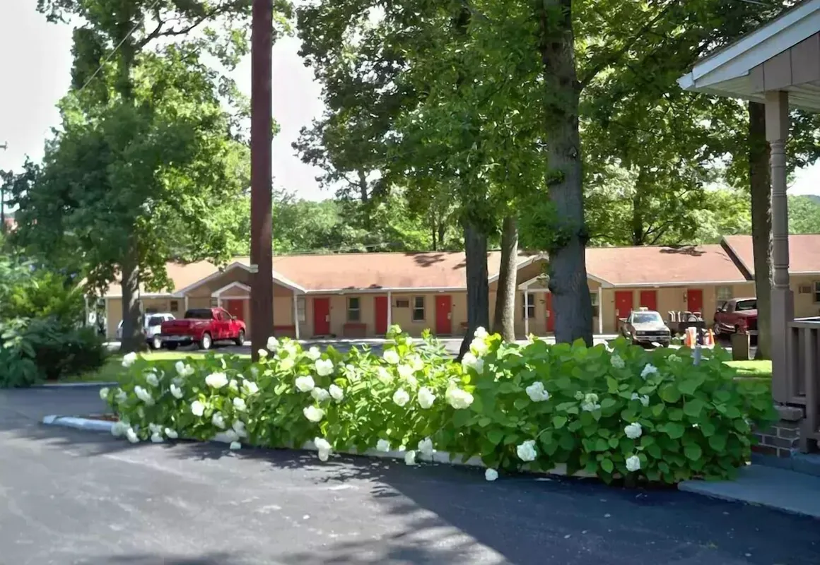 Pennswoods Inn hotel hero