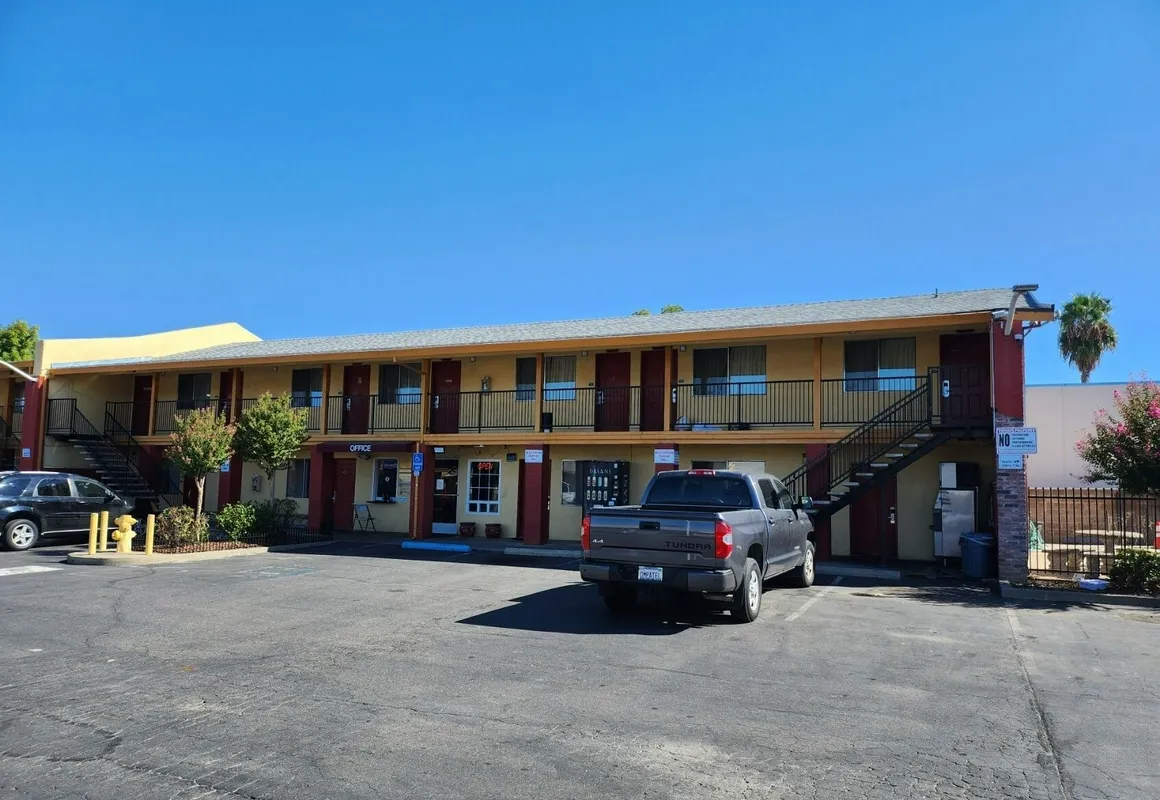 Vince's Motel Inc. hotel hero