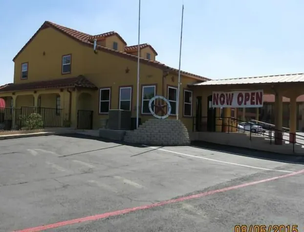 Taylor village inn and suites hotel detail image 3