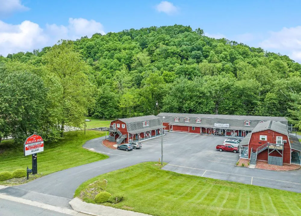 The Valley Inn hotel hero