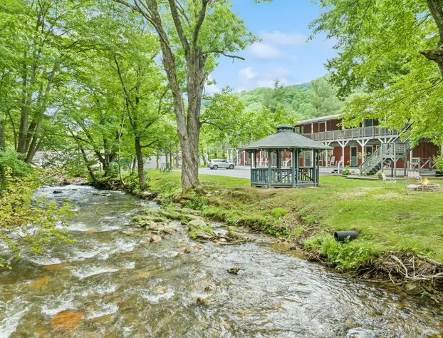 The Valley Inn hotel detail image 3