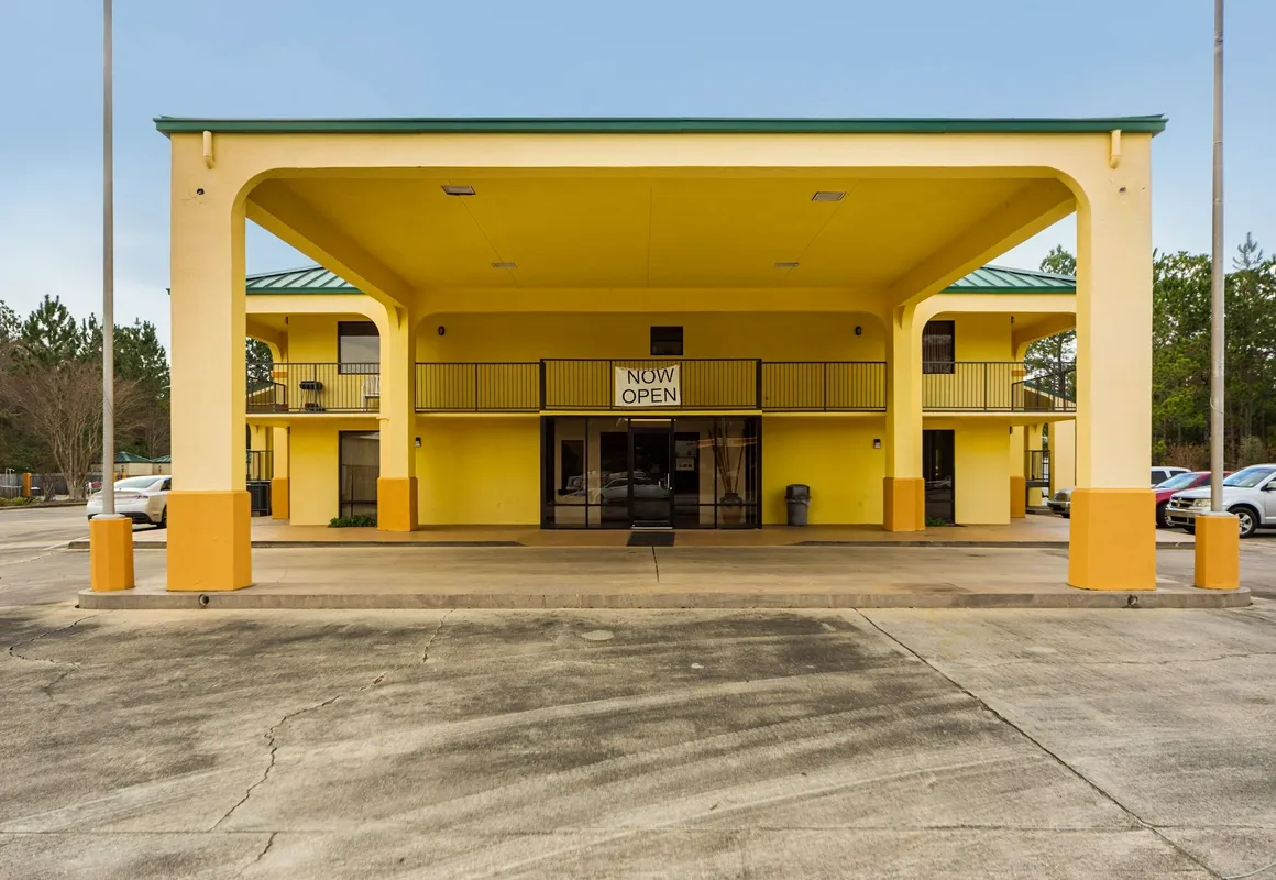 Days Inn by Wyndham Atmore hotel hero