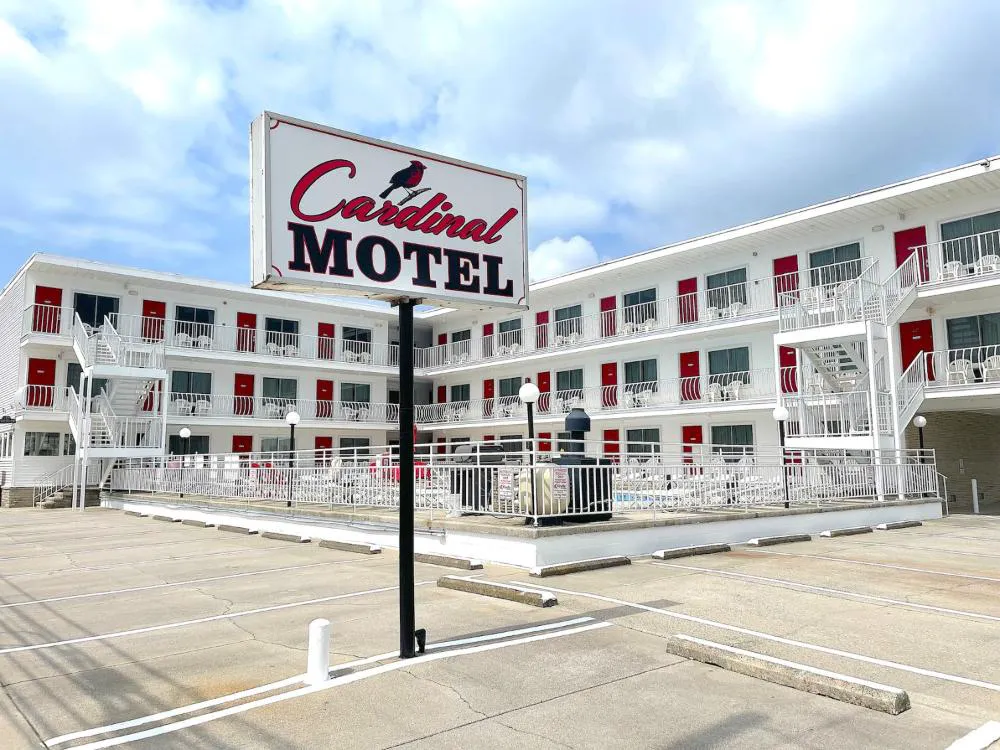 Cardinal Motel hotel hero